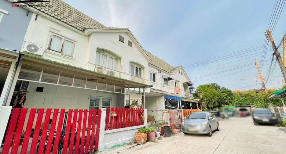 For sale 4 bed townhouse in Mueang Samut Sakhon, Samut Sakhon