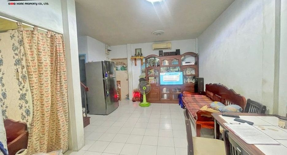 For sale 4 bed townhouse in Mueang Samut Sakhon, Samut Sakhon