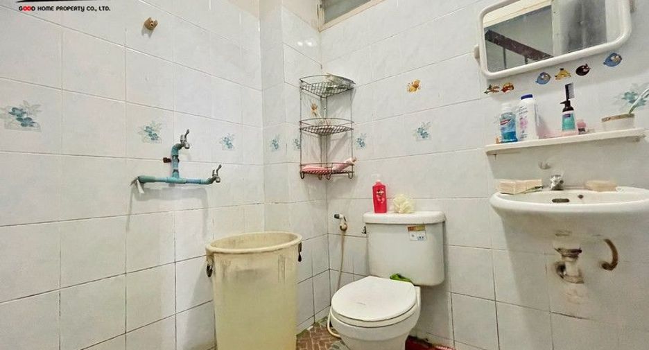 For sale 4 bed townhouse in Mueang Samut Sakhon, Samut Sakhon