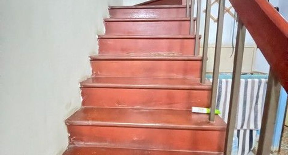 For sale 4 bed townhouse in Mueang Samut Sakhon, Samut Sakhon