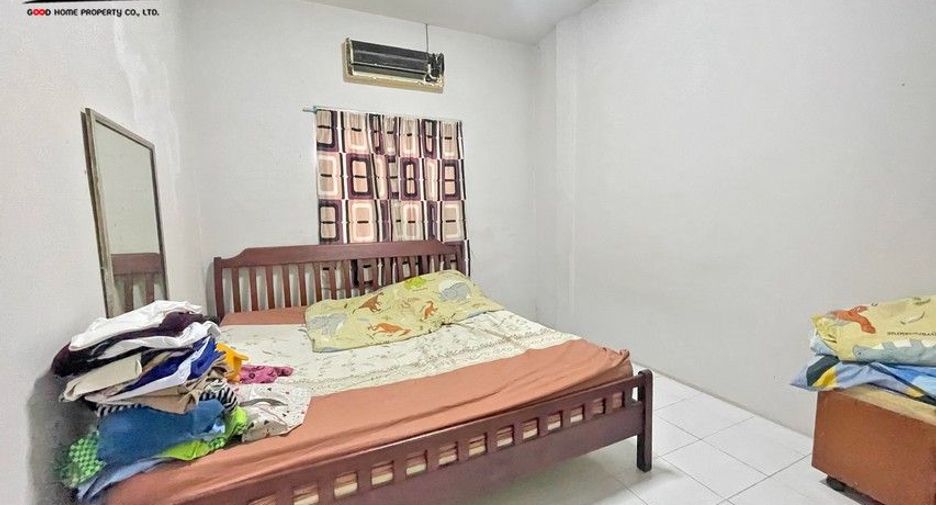 For sale 4 bed townhouse in Mueang Samut Sakhon, Samut Sakhon