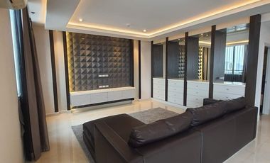 For rent 3 bed condo in Bang Kapi, Bangkok