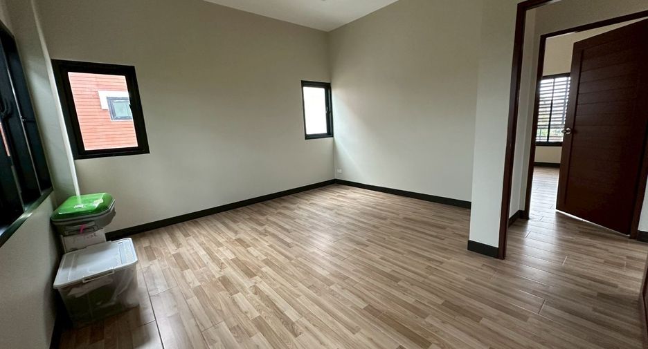 For sale 3 bedrooms house in Thawi Watthana, Bangkok