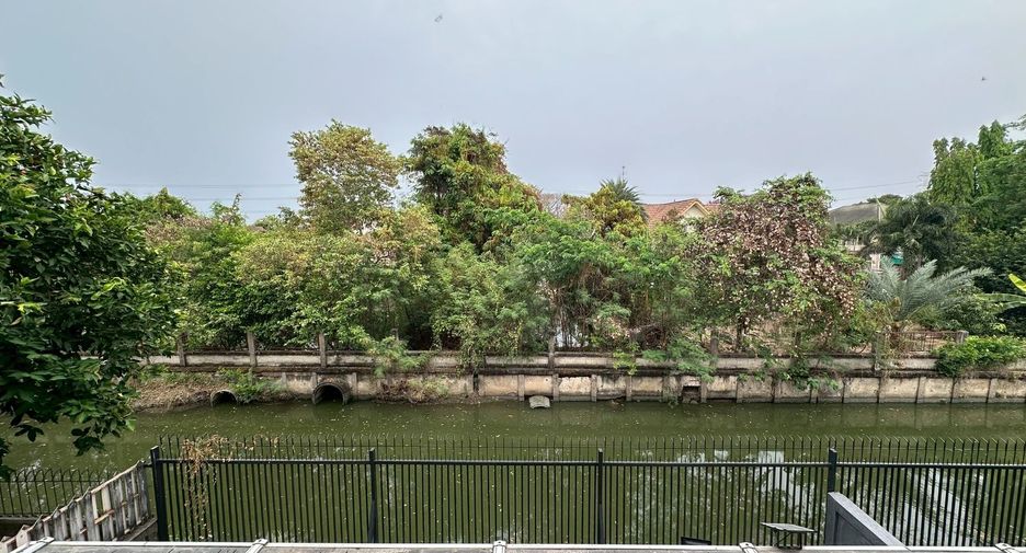 For sale 3 bedrooms house in Thawi Watthana, Bangkok