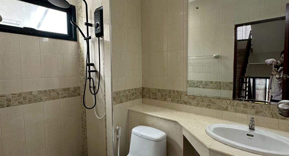 For sale 3 bedrooms house in Thawi Watthana, Bangkok