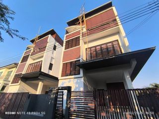For sale 3 bedrooms house in Thawi Watthana, Bangkok