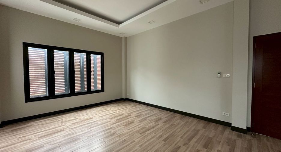 For sale 3 bedrooms house in Thawi Watthana, Bangkok