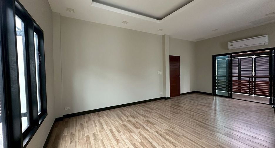 For sale 3 bedrooms house in Thawi Watthana, Bangkok