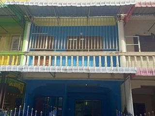 For sale 2 bed townhouse in Mueang Uttaradit, Uttaradit