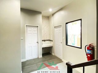 For sale office in Pak Kret, Nonthaburi