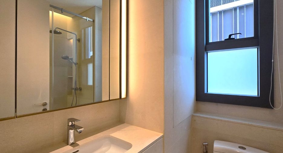 For rent and for sale 2 bedrooms condo in Pathum Wan, Bangkok