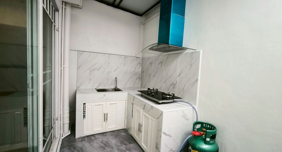 For rent 2 bedrooms townhouse in Bang Phli, Samut Prakan