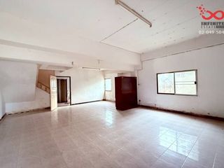 For sale 4 bed retail Space in Lam Luk Ka, Pathum Thani