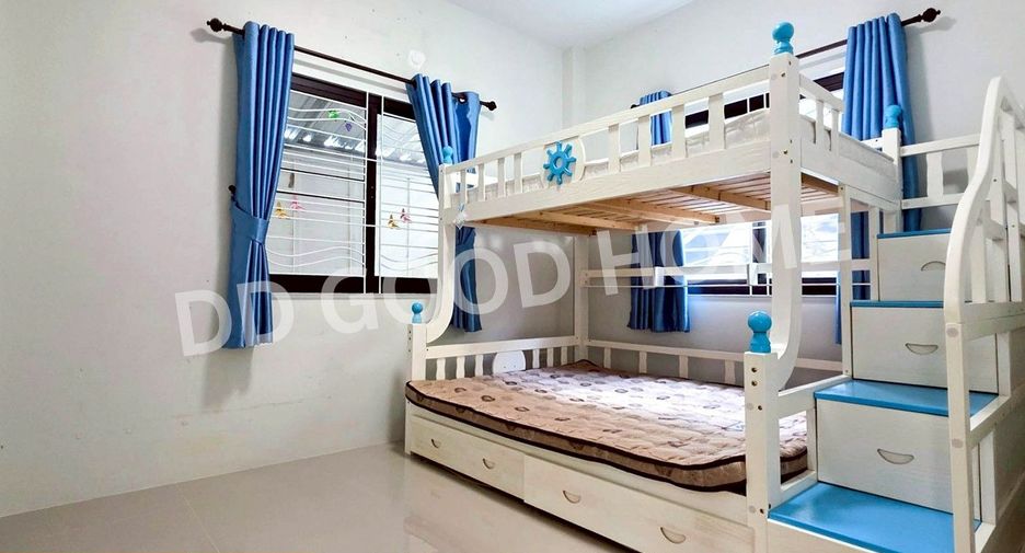 For sale 3 bedrooms house in Mueang Nakhon Ratchasima, Nakhon Ratchasima