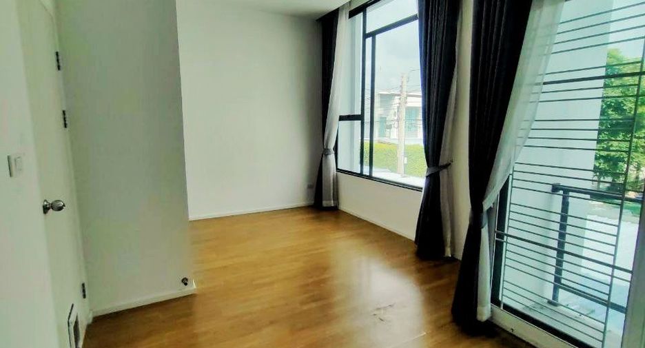 For sale 3 bedrooms townhouse in Khlong Sam Wa, Bangkok