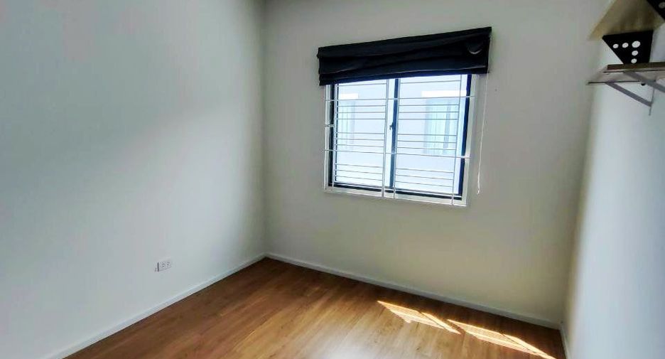 For sale 3 bedrooms townhouse in Khlong Sam Wa, Bangkok