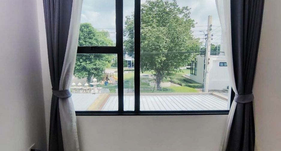 For sale 3 bedrooms townhouse in Khlong Sam Wa, Bangkok