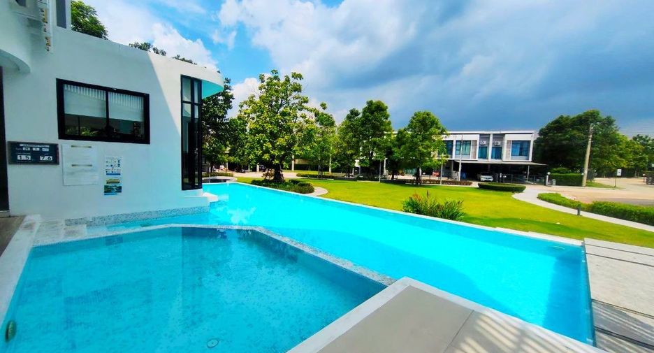 For sale 3 bedrooms townhouse in Khlong Sam Wa, Bangkok