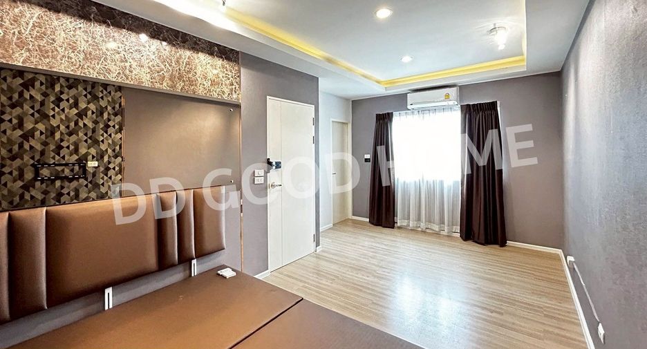 À vendre 3 chambres maison de ville à Prawet, Bangkok