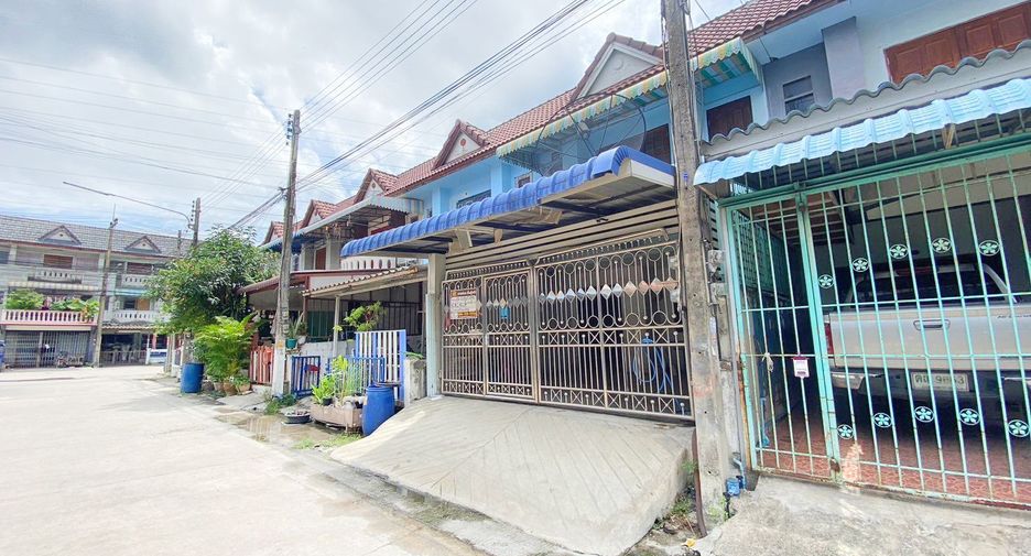 For sale 3 bed townhouse in Mueang Samut Sakhon, Samut Sakhon