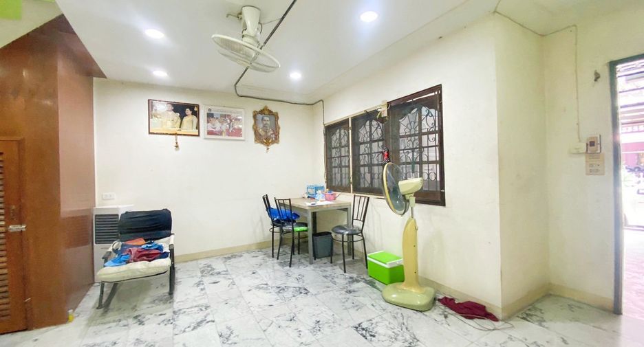 For sale 3 bed townhouse in Mueang Samut Sakhon, Samut Sakhon