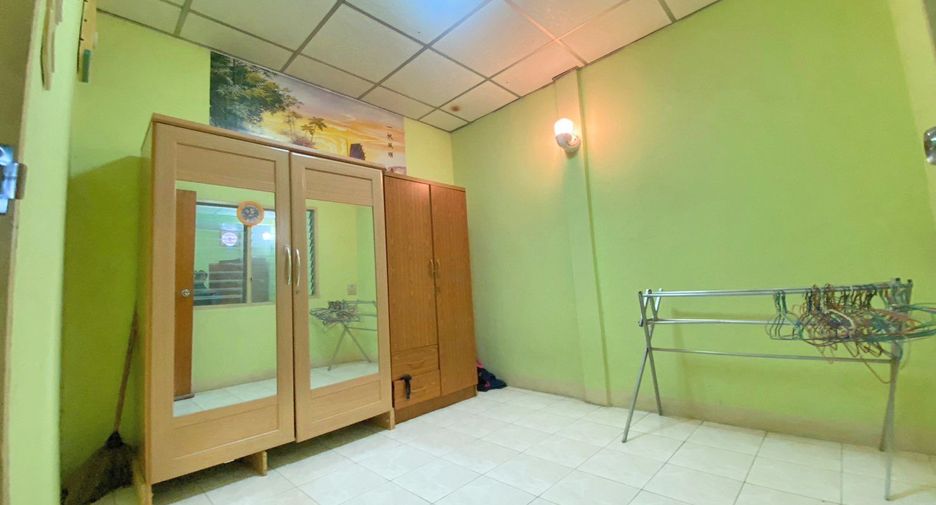 For sale 3 bed townhouse in Mueang Samut Sakhon, Samut Sakhon