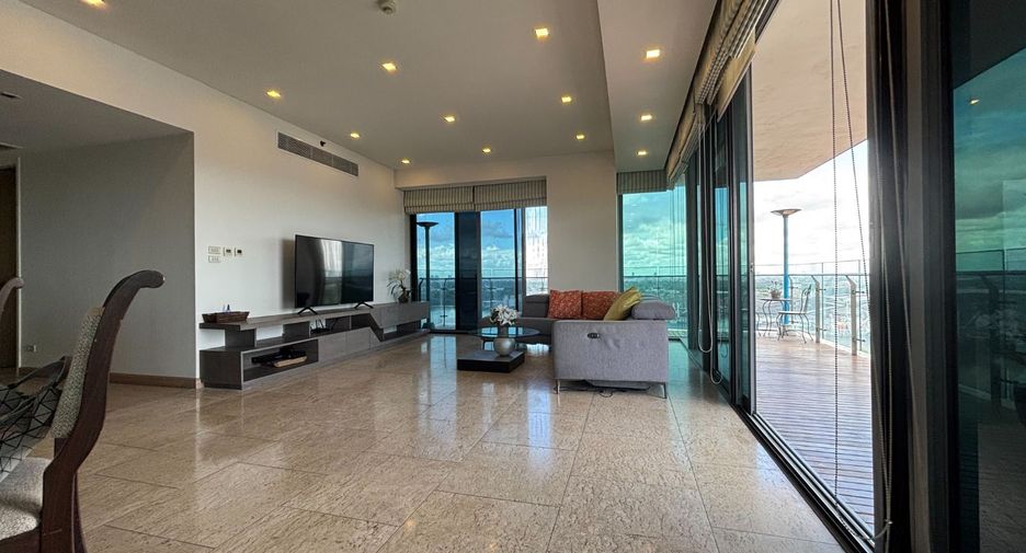 For sale 3 bedrooms condo in Yan Nawa, Bangkok