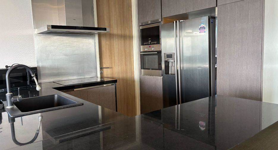 For sale 3 bedrooms condo in Yan Nawa, Bangkok
