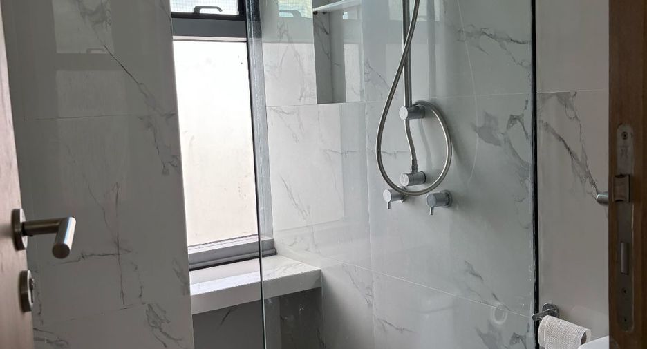 For sale 3 bedrooms condo in Yan Nawa, Bangkok