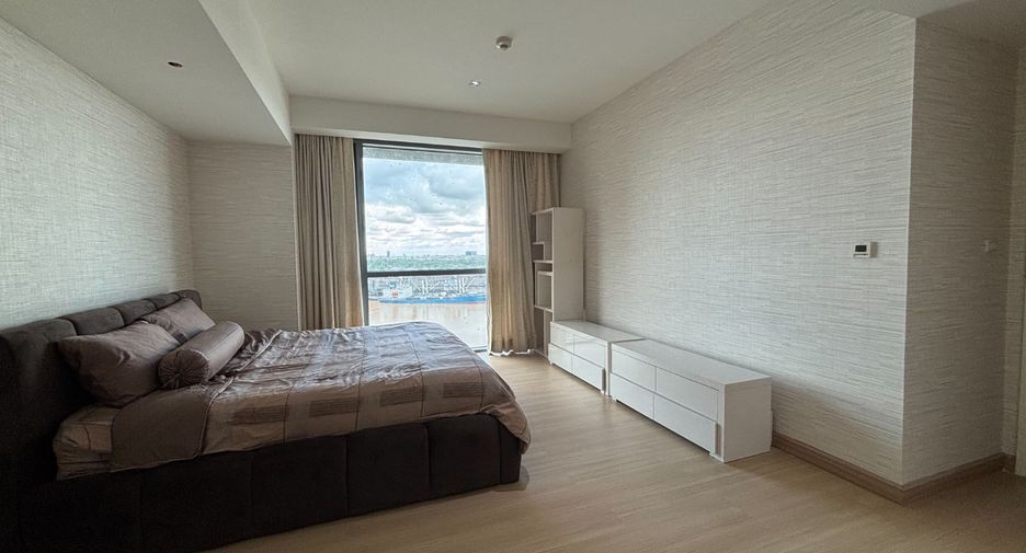 For sale 3 bedrooms condo in Yan Nawa, Bangkok