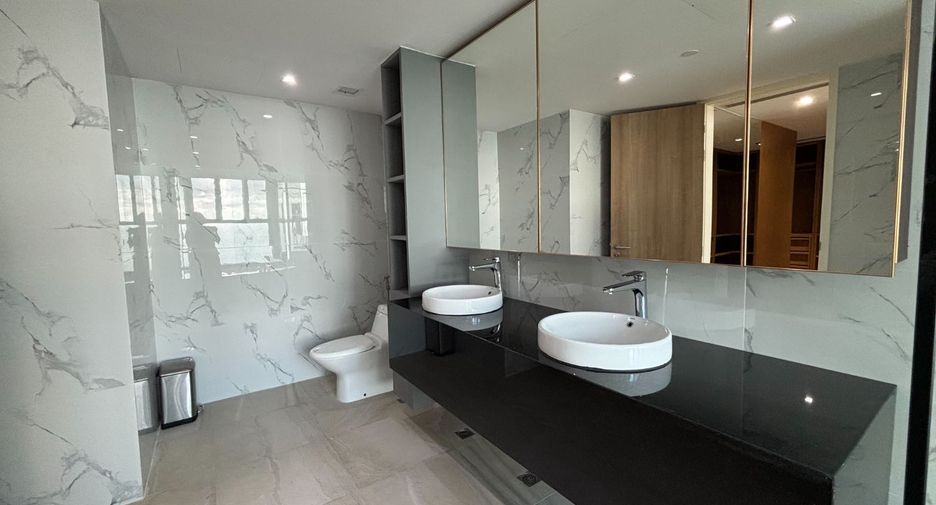 For sale 3 bedrooms condo in Yan Nawa, Bangkok