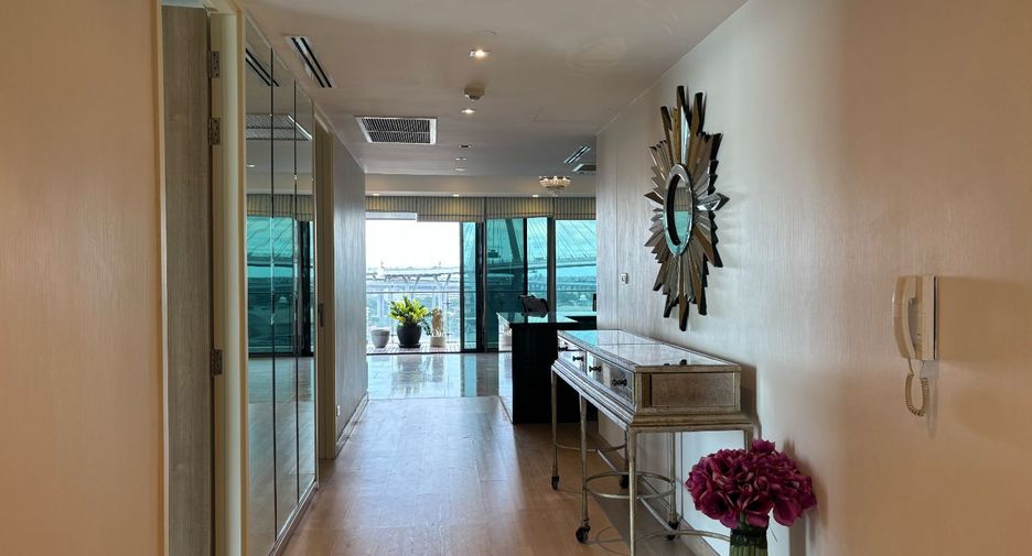 For sale 3 bedrooms condo in Yan Nawa, Bangkok