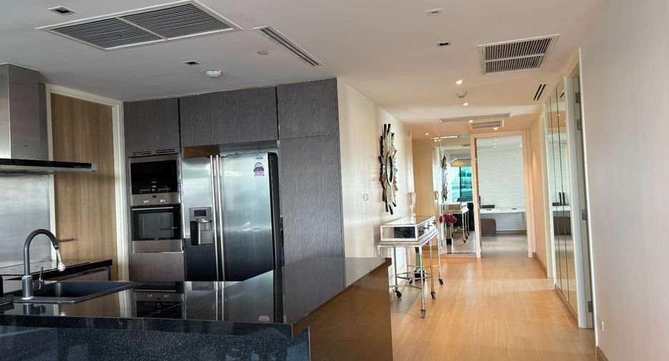 For sale 3 bedrooms condo in Yan Nawa, Bangkok