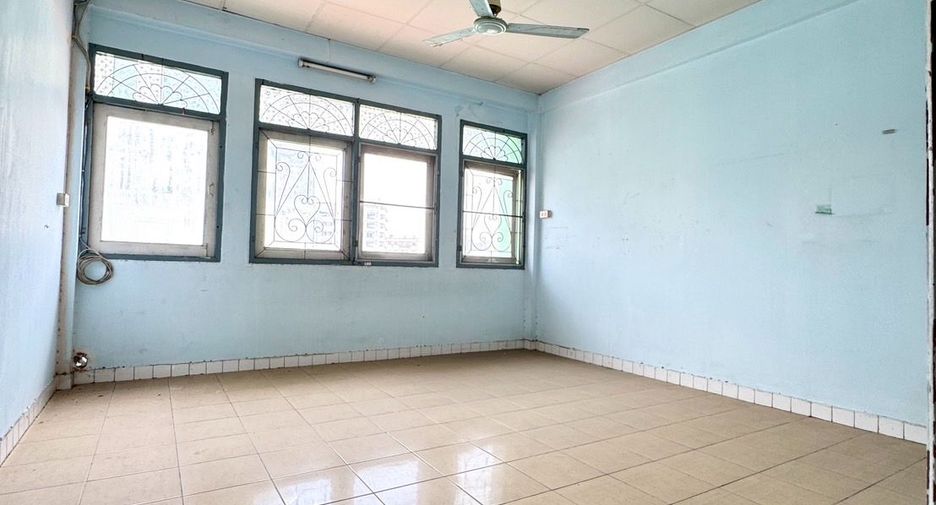 For sale 4 bedrooms retail Space in Bang Khen, Bangkok