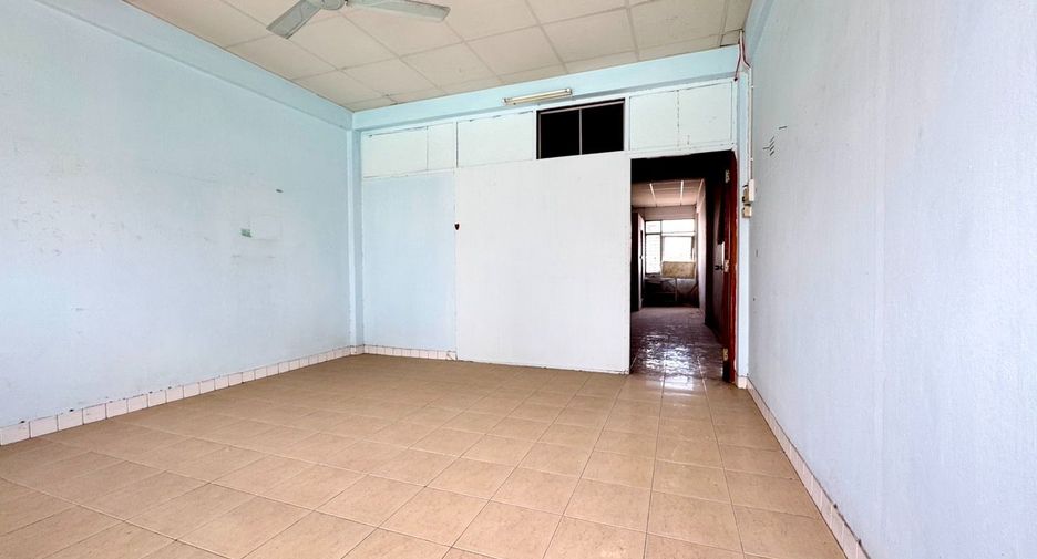 For sale 4 bedrooms retail Space in Bang Khen, Bangkok