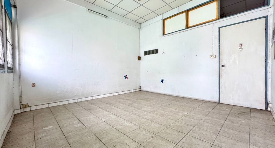 For sale 4 bedrooms retail Space in Bang Khen, Bangkok