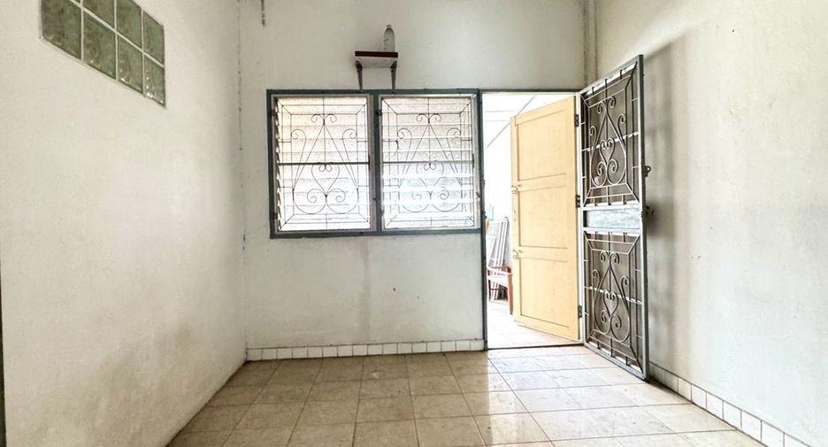 For sale 4 bedrooms retail Space in Bang Khen, Bangkok