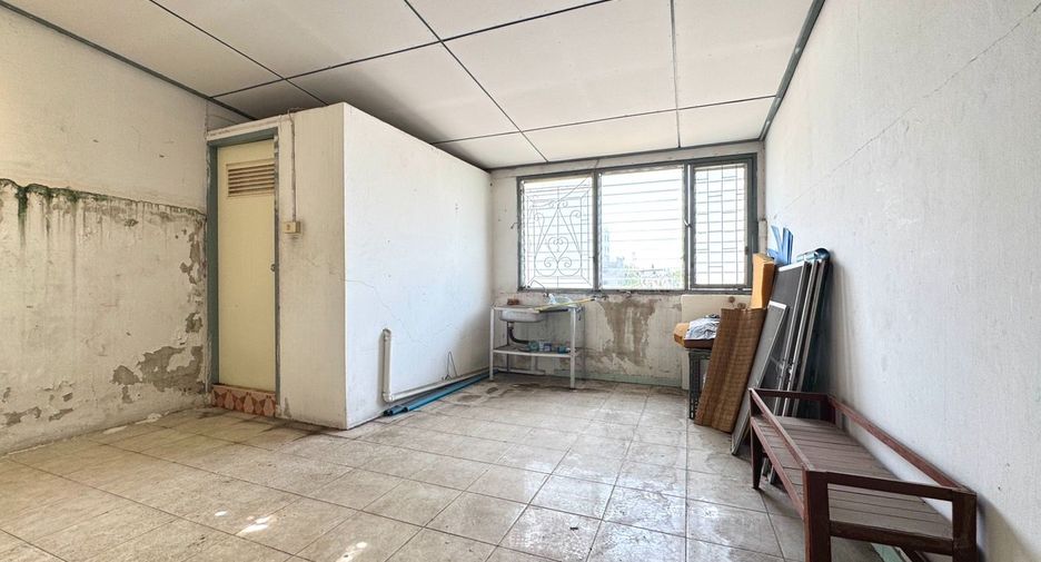 For sale 4 bedrooms retail Space in Bang Khen, Bangkok