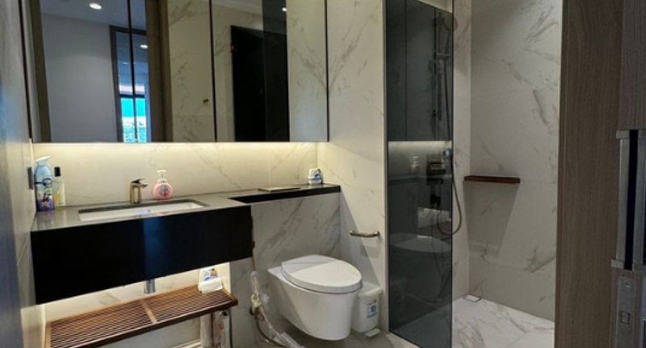For sale 2 bedrooms condo in Khlong Toei, Bangkok