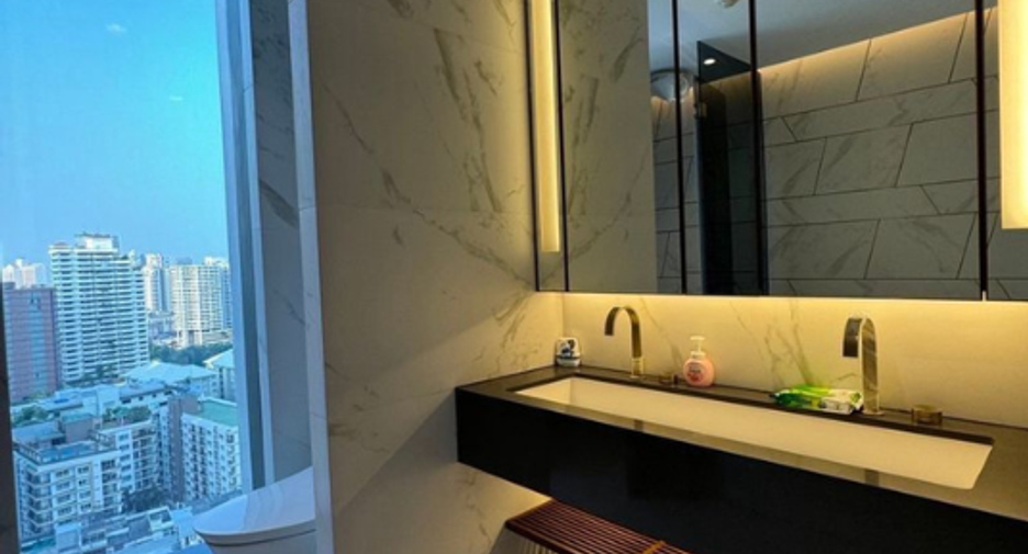 For sale 2 bedrooms condo in Khlong Toei, Bangkok