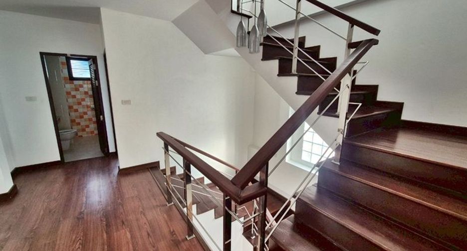 For rent retail Space in Phaya Thai, Bangkok