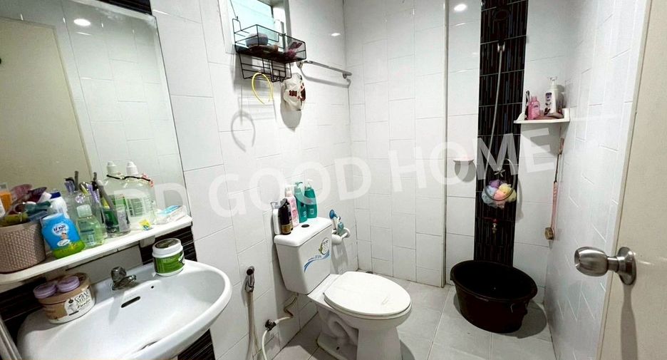 For sale 2 bedrooms townhouse in Si Racha, Chonburi