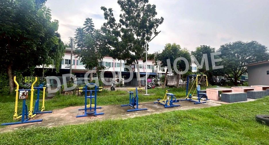 For sale 2 bedrooms townhouse in Si Racha, Chonburi
