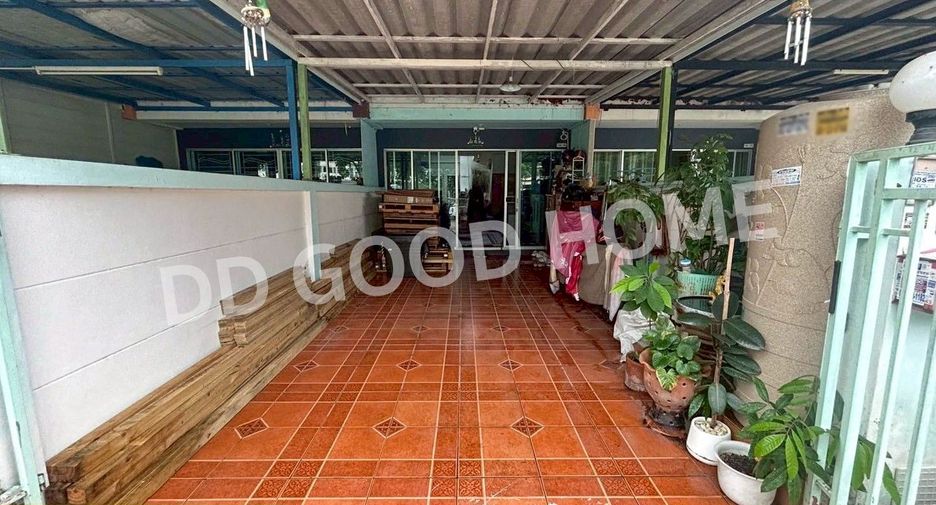 For sale 2 bedrooms townhouse in Si Racha, Chonburi