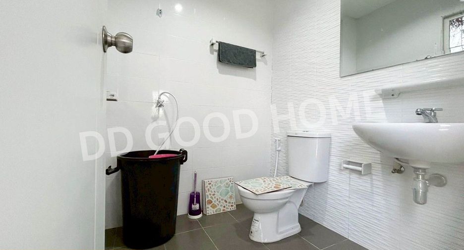 For sale 3 bedrooms townhouse in Mueang Pathum Thani, Pathum Thani