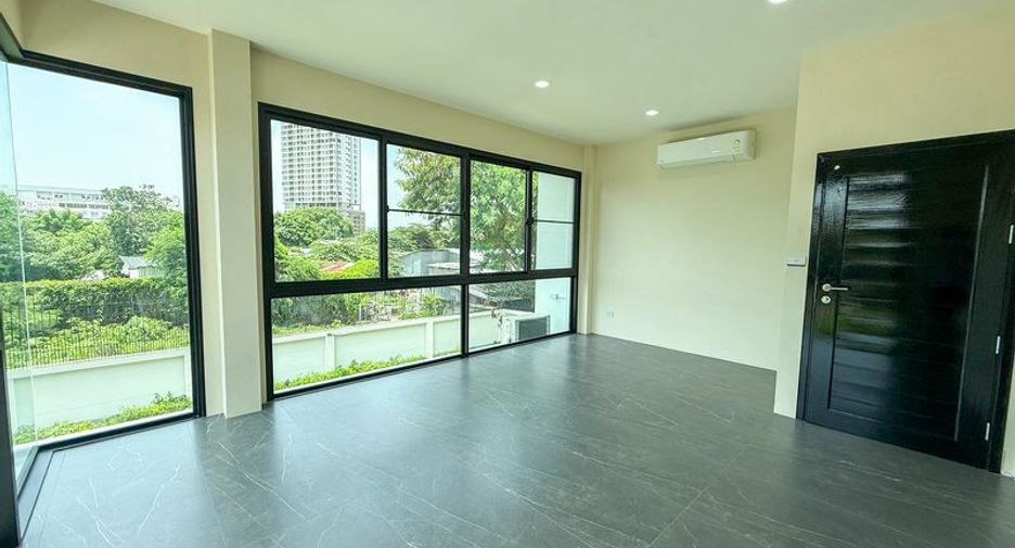 出售 4 卧室 独立屋 在 Mueang Chon Buri, Chon Buri