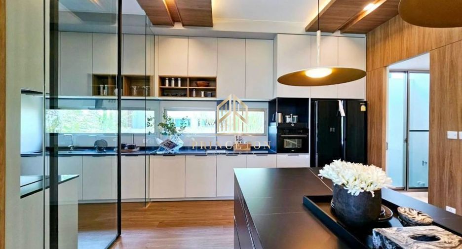 For rent and for sale 3 bedrooms house in Saphan Sung, Bangkok