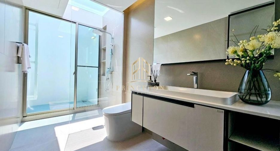 For rent and for sale 3 bedrooms house in Saphan Sung, Bangkok