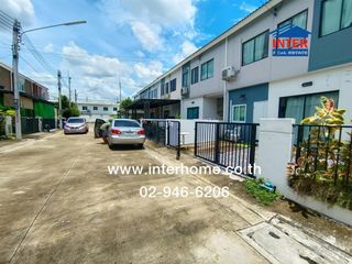 For sale 4 bed townhouse in Khlong Luang, Pathum Thani