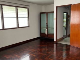 For rent そして for sale 6 Beds office in Bang Na, Bangkok